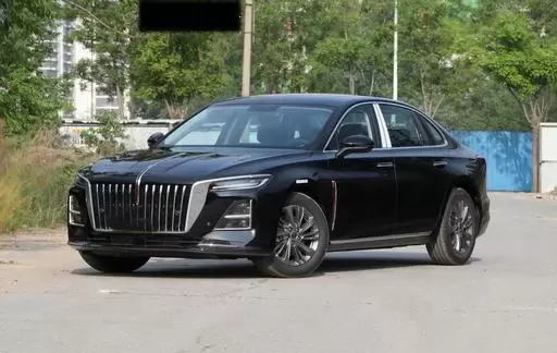 Nieuwe luxe sedan zijaanzicht